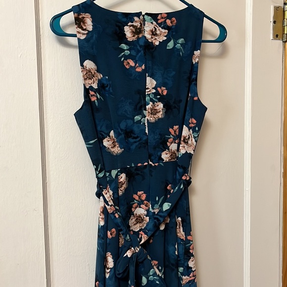 Beautiful floral Elle dress - Picture 2 of 5